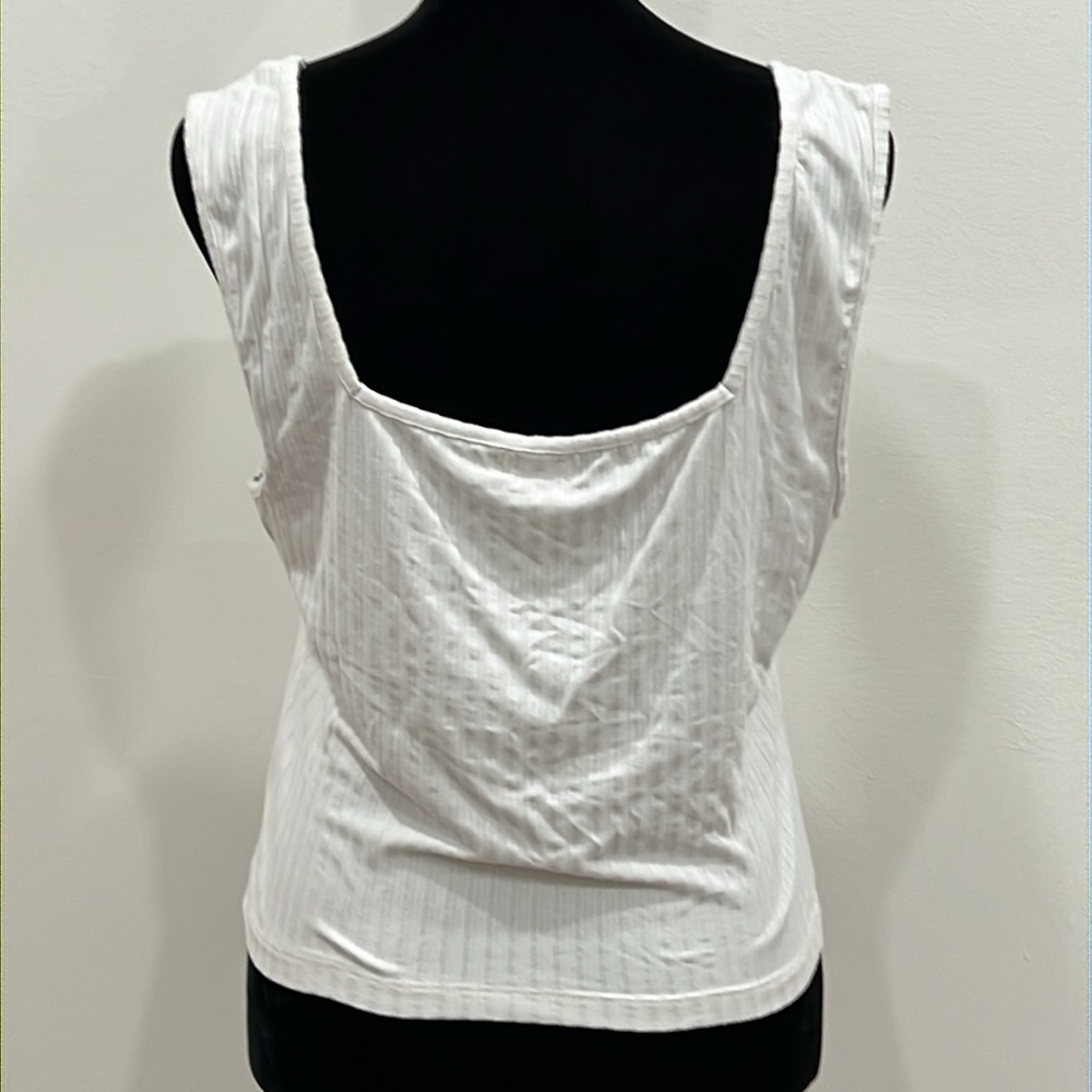 HELSA Rib Square Tank In White - Picture 6 of 10